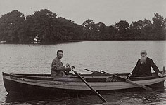 А.К. Глазунов и В.В. Стасов в лодке на озере