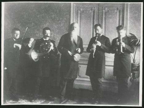 Булла К. К., фотограф. Музыкальный вечер у В. В. Стасова. 1902. 