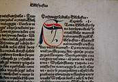 Biblia [Prague: Johann Kamp (?), VIII.1488]. Разворот. H6v-H7r 8.2.2.11 GW4323. Рукописный инициал и репрезентант, напечатанный мелким шрифтом. K2 r