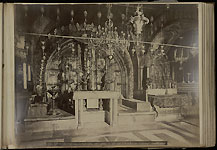 Греческий алтарь над местом установки креста