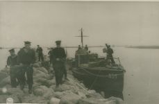 «Высадка первого отряда моряков в бухте форта Ино». Июнь 1944 г.