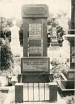 Памятник Менделе Мойхер-Сфориму на одесском еврейском кладбище
