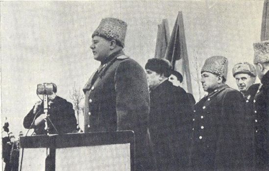 С. И. Богданов выступает в Московском парке Победы на открытии памятника. 11 января 1953 г.