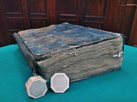 Fig. 15. Quran Сopied in 1025/ 1616 in Dagestan (АНС 85) and an Octagonal Miniature Quran of the 18th Century (Дорн 35)