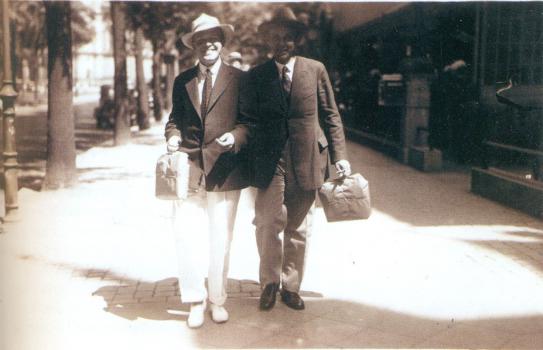 К. А. Федин (справа) и Р. Б. Гуль. 