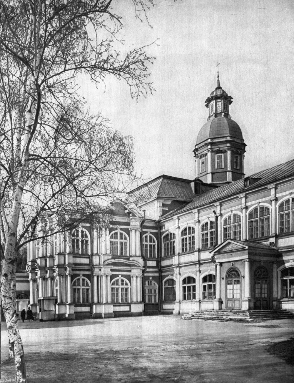 Благовещенская церковь и Духовской корпус Александро-Невской лавры 1982  –  1984. Вид с юго-запада