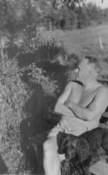 И. А. Груздев на даче в пос. Тюрисевя (с 1948 г. – Ушково) Ленинградской обл. 1947 г.