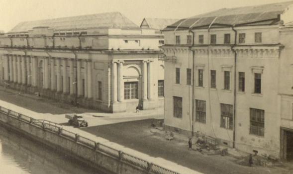 Вид из окна кабинета И. А. Груздева в доме 9 на наб. канала Грибоедова. 1940-е гг. 