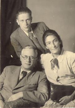 И. А. и Т. К. Груздевы со своим приемным сыном Сергеем. 1946–1947 г.