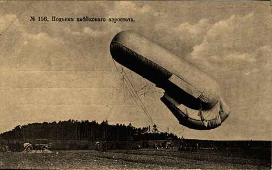 Lifting a Kite Balloon. Meadows: G.V. Gruzintsev, 1917. 