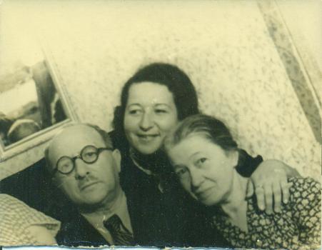 Л. М. Равич с родителями